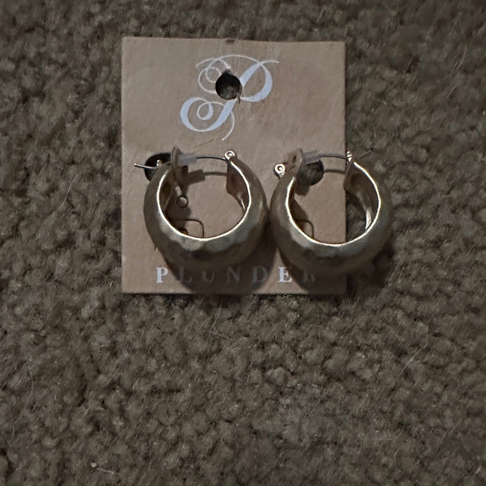 Plunder Classic Gold Hoop Earrings